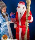 Дед Мороз и Снегурочка готовят подарки